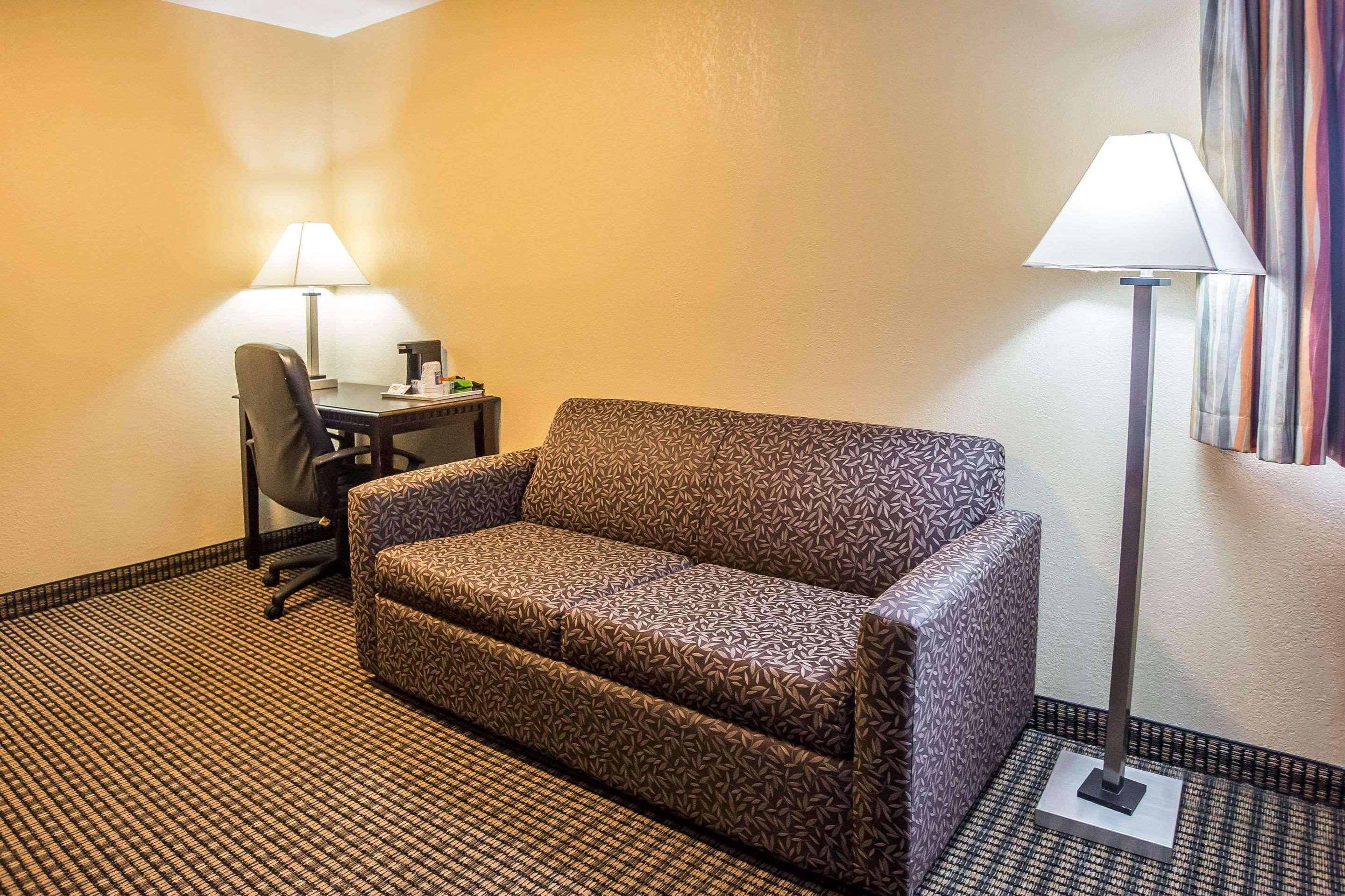 Econo Lodge Inn & Suites Monroe Exterior foto